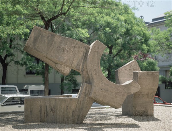 CHILLIDA EDUARDO 1924/2002
ESCULTURA DELANTE DE FUNDACION JUAN MARCH
MADRID, FUNDACION JUAN MARCH COLECCIÓN
MADRID