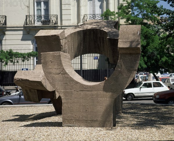 CHILLIDA EDUARDO 1924/2002
ESCULTURA DELANTE FUNDACION JUAN MARCH
MADRID, FUNDACION JUAN MARCH COLECCIÓN
MADRID