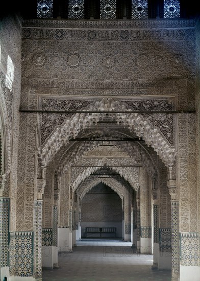 VISTA DE LA SALA-TRAMOS RECTANGULARES CUBIERTOS POR MOCARABES-ARQUITECTURA NAZARI-S XIV
GRANADA, ALHAMBRA-SALA DE LOS REYES
GRANADA