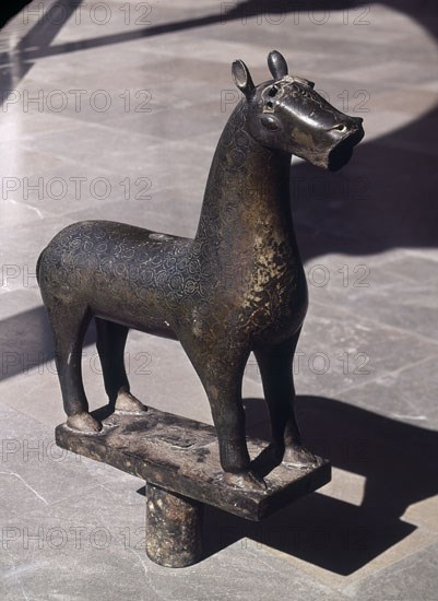 BRONCE DE ANIMAL DECORADO CON ARABESCOS VEGETALES - S X
CORDOBA, MUSEO ARQUEOLOGICO
CORDOBA
