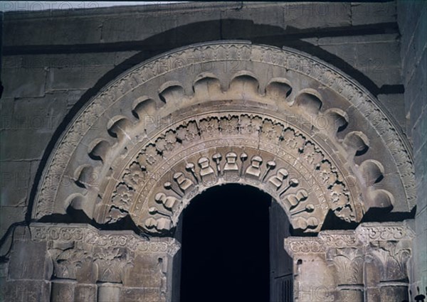 PORTADA NORTE - S XII/XIII - ROMANICO ESPAÑOL
BENAVENTE, IGLESIA DE SANTA MARIA DEL AZOGUE
ZAMORA