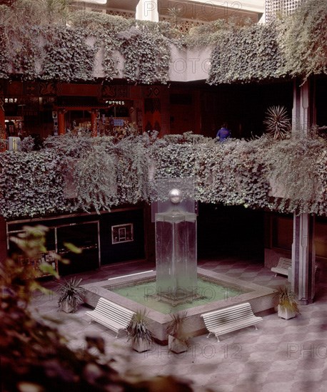 EDIFICIO COLON-PATIO CON ESCULTURA
MADRID, EXTERIOR
MADRID