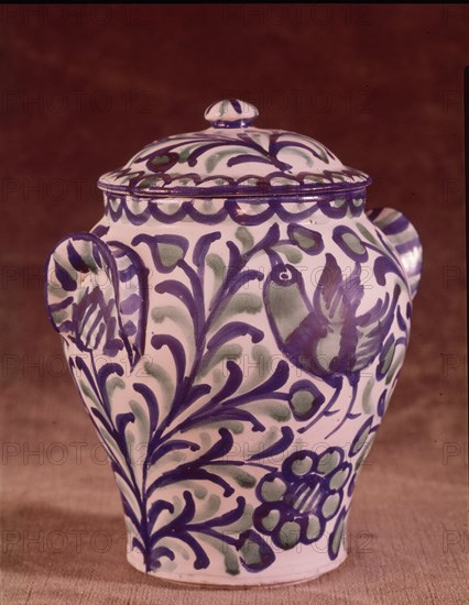 ORZA VIDRIADA-DECORADA CON PAJARO Y FLOR DE PATATA EN AZUL Y VERDE
FAJALAUZA, COLECCION PARTICULAR
GRANADA

This image is not downloadable. Contact us for the high res.