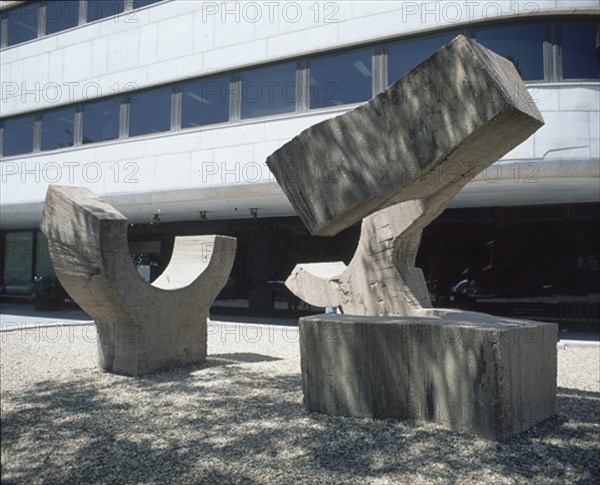 CHILLIDA EDUARDO 1924/2002
ESCULTURAS DELANTE DE LA FUNDACION JUAN MARCH:LUGAR DE ENCUENTROS V
MADRID, FUNDACION JUAN MARCH COLECCIÓN
MADRID