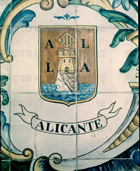 ESCUDO DE CERAMICA DE MANISES-ALICANTE
