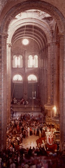 INTERIOR HACIA LA CABECERA-CELEBRANDO MISA
SANTIAGO DE COMPOSTELA, CATEDRAL
CORUÑA

This image is not downloadable. Contact us for the high res.