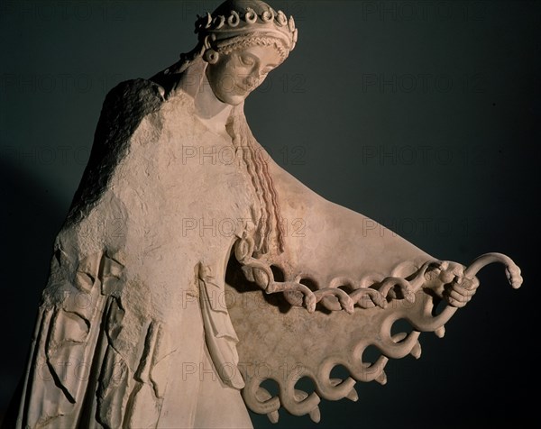 *ATHENA COMBATIENDO CON UN GIGANTE  ANO 525 AC-GRIEGO ARCAICO
ATENAS, MUSEO DE LA ACROPOLIS
GRECIA