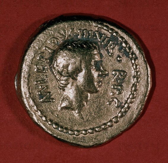 *MONEDA DE ORO DE MARCO EMILIO LEPIDO SIGLO I AC
ROMA, MUSEO NACIONAL ROMANO
ITALIA