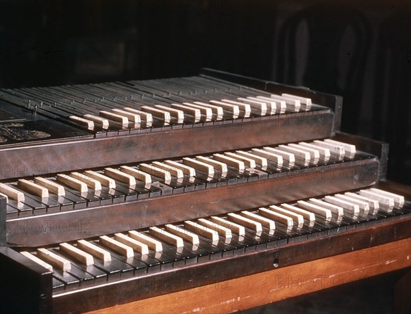 *TECLADO DEL ORGANO DE G.F.HAENDEL(1685/1759)
LONDRES, FUNDACION CORAN
INGLATERRA