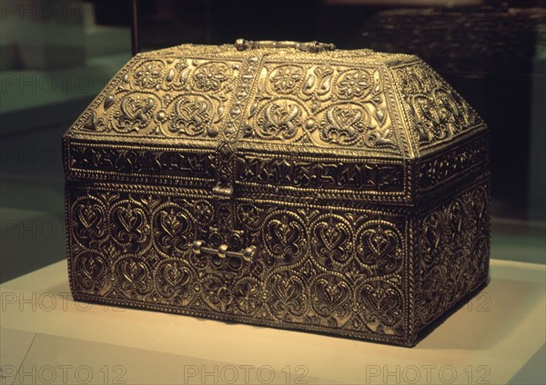 ARQUETA DE HISAM II-PERIODO CALIFAL-976-MADERA,PLATA DORADA Y NIELADA-
GERONA, CATEDRAL-MUSEO
GERONA