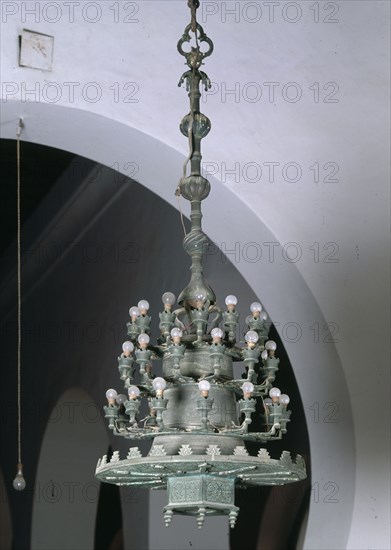 LAMPARA DE LA MEZQUITA-PERIODO ALMOHADE-S XII/XIII-ALEACION COBRE
FEZ, MEZQUITA QARAWIYYIN
MARRUECOS

This image is not downloadable. Contact us for the high res.