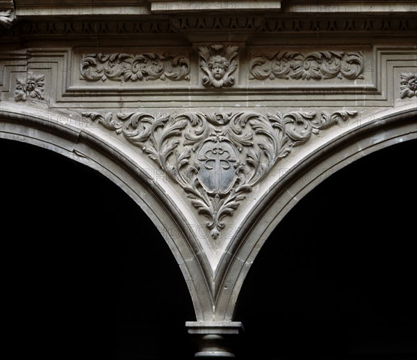 INTERIOR-PATIO-DECORAC Y ESCUDO ENTRE UNION DE ARCO Y ARCO
LORCA, PALACIO GUEVARA
MURCIA

This image is not downloadable. Contact us for the high res.