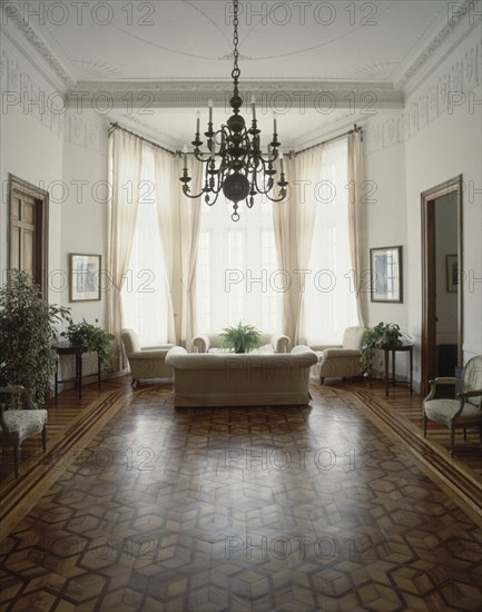 GONZALEZ RIANCHO/BRINGAS
INTERIOR-SALA CON VENTANAL Y SILLONES
SANTANDER, PALACIO DE LA MAGDALENA
CANTABRIA