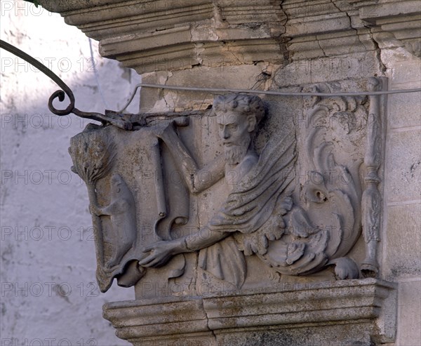 EXTERIOR-TRITON SUJETA ESCUDO DE LOS PIZARRO(DET UNO DE LOS DOS)
TRUJILLO, PALACIO DEL MARQUES DE CONQUISTA
CACERES

This image is not downloadable. Contact us for the high res.