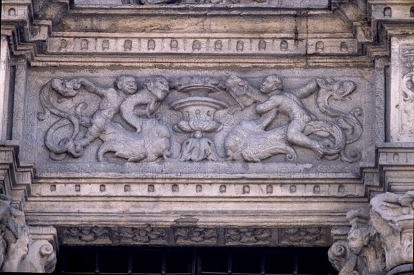 PORTADA-FRISO SOBRE EL VENTANAL-JARRA CON HIDRAS Y PUTTIS
VITORIA, PALACIO DE ESCORIAZA-ESQUIVEL
ALAVA

This image is not downloadable. Contact us for the high res.