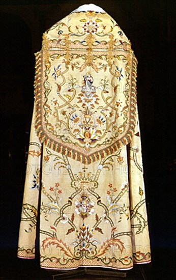 CAPA PLUVIAL DE TERCIOPELO BLANCO BORDADO FILIPINO
TOLEDO, CONVENTO DE SAN CLEMENTE-MUSEO
TOLEDO

This image is not downloadable. Contact us for the high res.