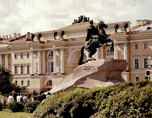 MONUMENTO FRENTE AL ERMITAGE
SAN PETESBURGO, EXTERIOR
RUSIA

This image is not downloadable. Contact us for the high res.