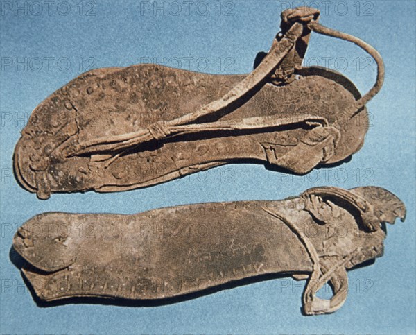 SANDALIAS ENCONTRADAS EN EXCAVACIONES DE BAR KOKHBA

This image is not downloadable. Contact us for the high res.