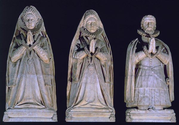 CUADRA PEDRO
ESTATUAS ORANTE DE SIMON RUIZ (1526/1597) Y SUS DOS ESPOSAS: MARIA MONTALVO Y MARIANA PAZ MIRANDA
MEDINA DEL CAMPO, HOSPITAL SIMON RUIZ
VALLADOLID