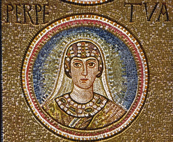 R- MOSAICO - TONDO CON EL BUSTO DE LA EMPERATRIZ TEODORA - S VI
RAVENA, IGLESIA DE SAN VITALE
ITALIA