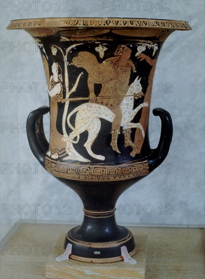 CRATERA EN CALIZA S V A JC
ATENAS, MUSEO NACIONAL ESCULTURA
GRECIA