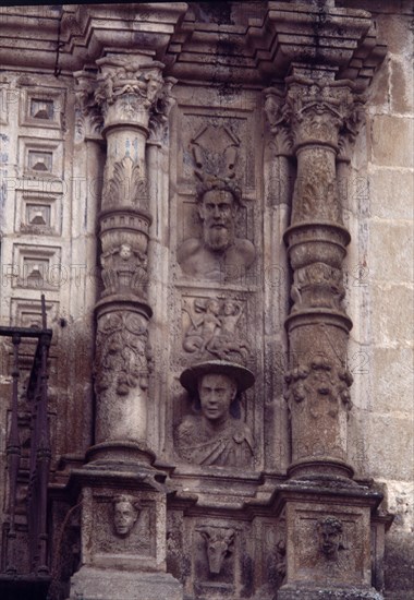 EXTERIOR-BUSTOS-HERNANDO Y FRANCISCA PIZARRO EN BALCON ESQUINA
TRUJILLO, PALACIO DEL MARQUES DE CONQUISTA
CACERES

This image is not downloadable. Contact us for the high res.