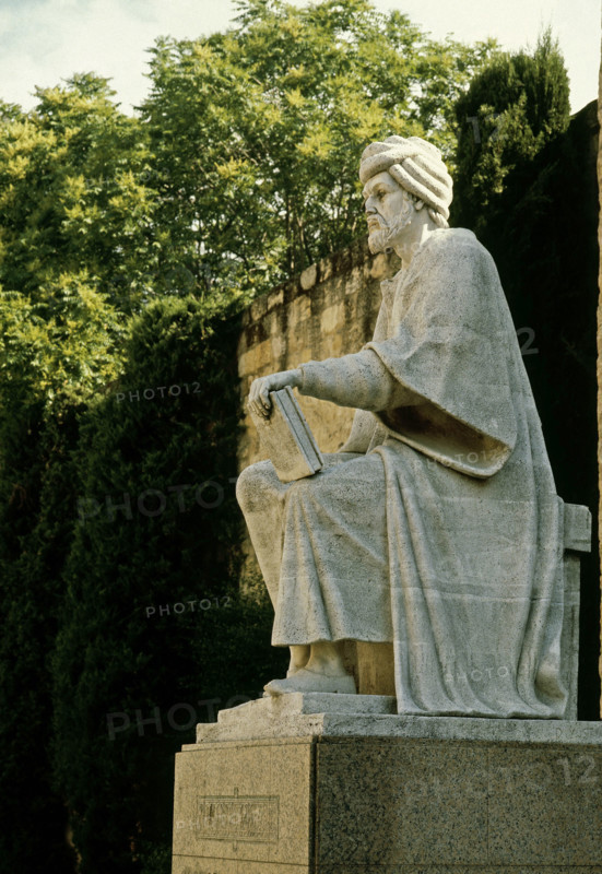 Monument érigé en l'honneur d'Averroès (1126-1198)