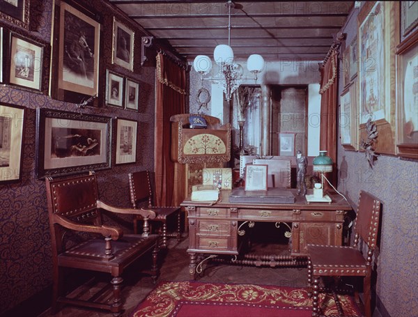 GAUDI ANTONI 1852-1926
MUS ARTE ESCENICO - DESPACHO A GUIMERA
BARCELONA, PALACIO GUELL
BARCELONA

This image is not downloadable. Contact us for the high res.