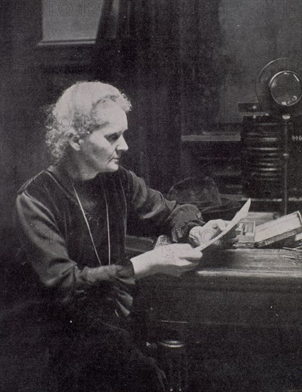 MADAME CURIE EN SU LABORATORIO 1867-1934
MADRID, BIBLIOTECA NACIONAL
MADRID