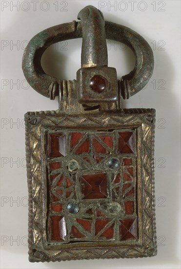 BROCHE DE CINTURON CON GRANATES INCRUSTADOS-CARPIO DEL TAJO- TOLEDO-S VI- ARTE VISIGODO
MADRID, MUSEO ARQUEOLOGICO NACIONAL
MADRID