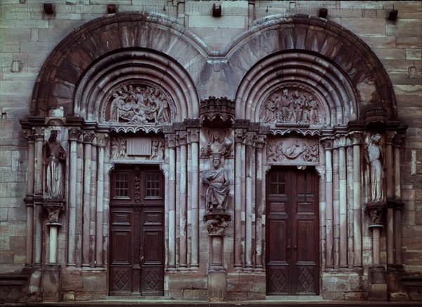 Z-EXTERIOR-FACHADA LATERAL-PORTADA DE L'HORLOGE:2 PUERTAS ROMANICAS-S XIII
ESTRASBURGO, CATEDRAL
FRANCIA