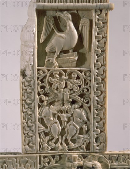 CRUCIFIJO DE DON FERNANDO Y DOÑA SANCHA - DETALLE DE LA PARTE ALTA DE LA CRUZ - REVERSO - S XI
MADRID, MUSEO ARQUEOLOGICO NACIONAL
MADRID