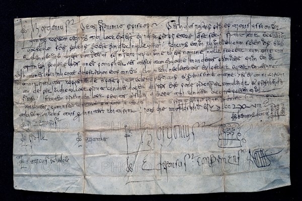 DOC 978-AÑO 86O-ORDOÑO I DONA IGL STA EULALIA A FRUMINIO
LEON, CATEDRAL ARCHIVO
LEON