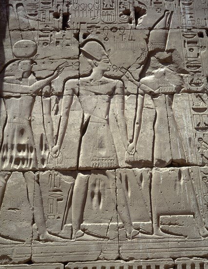 RELIEVES EN UN PILON DE DIOSES EGIPCIOS-HORUS Y RA
TEBAS, KARNAC
EGIPTO

This image is not downloadable. Contact us for the high res.
