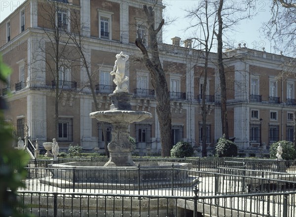 POMONA
FUENTE DE HERCULES
ARANJUEZ, JARDINES REALES
MADRID

This image is not downloadable. Contact us for the high res.