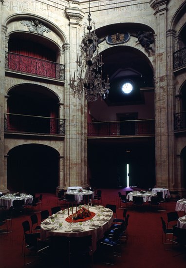REGUERA GONZALEZ MANUEL
ANTIGUO HOSPICIO Y HOSPITAL - 1752/1777 - ANTIGUA CAPILLA - 1768 - ACTUAL SALON COVADONGA
OVIEDO, HOTEL RECONQUISTA
ASTURIAS