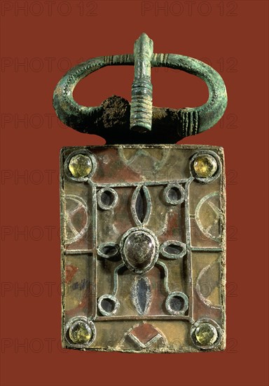 BROCHE DE CINTURON-ARTE VISIGODO-S VI-CASTILTIERRA SORIA-
MADRID, INSTITUTO VALENCIA DE DON JUAN
MADRID