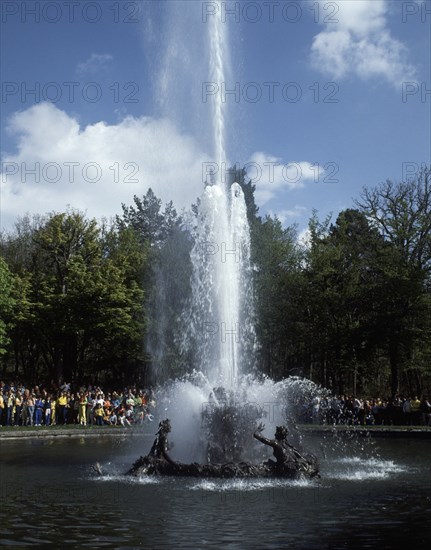 JARDIN-FUENTE DEL CANASTILLO CON AGUA
LA GRANJA, PALACIO REAL-JARDINES
SEGOVIA
