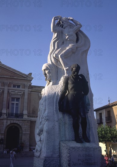 MACHO VICTORIO 1887/1966
MONUMENTO A BERRUGUETE EN LA PLAZA MAYOR
PALENCIA, EXTERIOR
PALENCIA