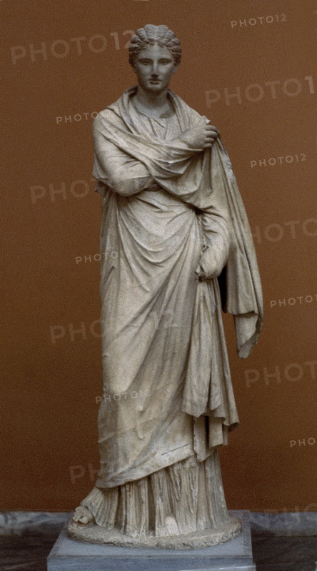 Statue de femme en marbre