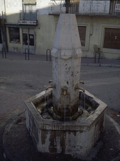 FUENTE DE LOS SEIS CAÑOS EN LA PLAZA MAYOR
ARGANDA, EXTERIOR
MADRID