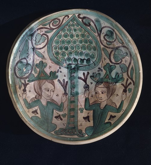 PLATO CERAMICA VERDE DE PATERNA-S XIV-DECORADO CON DAMAS DEBAJO DE UN ARBOL
VALENCIA, MUSEO CERAMICA GONZALEZ MARTI
VALENCIA

This image is not downloadable. Contact us for the high res.