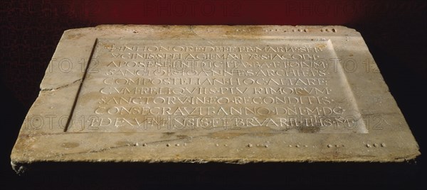 ARA SACRA(LAPIDA PRIMITIVA DEL APOSTOL SANTIAGO)
SANTIAGO DE COMPOSTELA, MONASTERIO SAN PELAYO DE ANTEALTARES
CORUÑA