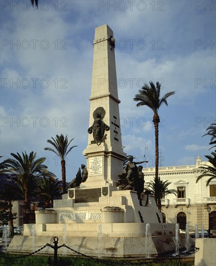 MONUMENTO A LOS MARINOS EN EL PUERTO
CARTAGENA, EXTERIOR
MURCIA