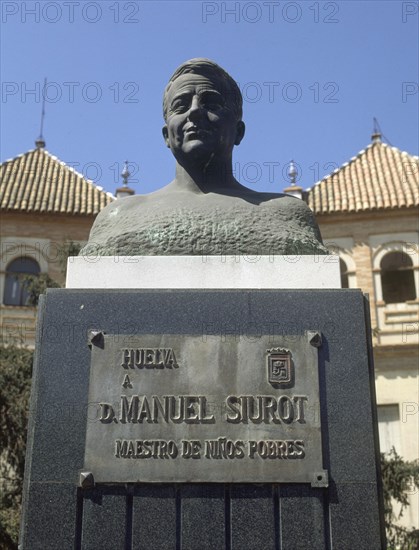 MONUMENTO A MANUEL SIUROT - MAESTRO DE NINOS POBRES
HUELVA, EXTERIOR
HUELVA

This image is not downloadable. Contact us for the high res.