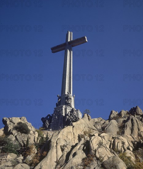CRUZ MONUMENTAL-150 M ALTURA
CUELGAMUROS, VALLE DE LOS CAIDOS
MADRID

This image is not downloadable. Contact us for the high res.