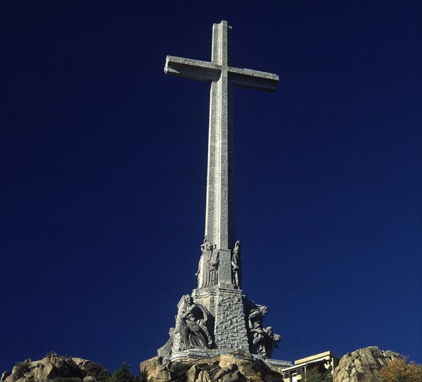 CRUZ MONUMENTAL-150 M ALTURA
CUELGAMUROS, VALLE DE LOS CAIDOS
MADRID

This image is not downloadable. Contact us for the high res.