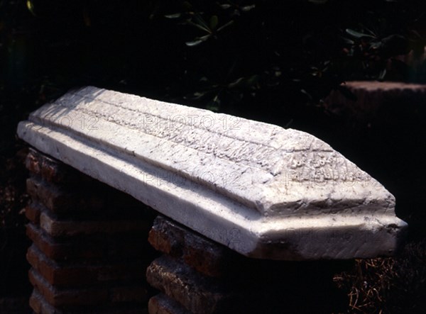 ESTELA TUMULAR PRISMATICA EN MARMOL-PROC ALMERIA-S XI-REINO TAIFAS
MALAGA, MUSEO ARQUEOLOGICO
MALAGA