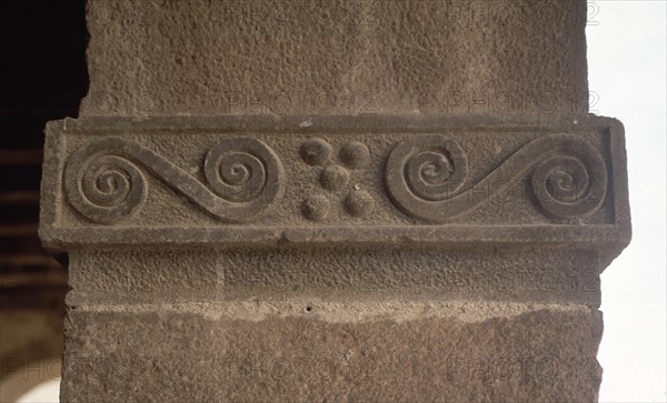 DECORACION DE DOBLE ESPIRAL EN UNA COLUMNA
MAYA, EXTERIOR
NAVARRA

This image is not downloadable. Contact us for the high res.
