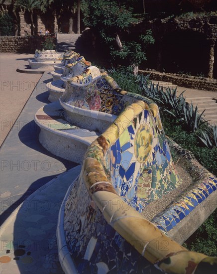 JUJOL J Mª Y GAUDI A
BANCO SERPENTEANTE-DETALLE DE CERAMICAS
BARCELONA, PARQUE GÜELL
BARCELONA